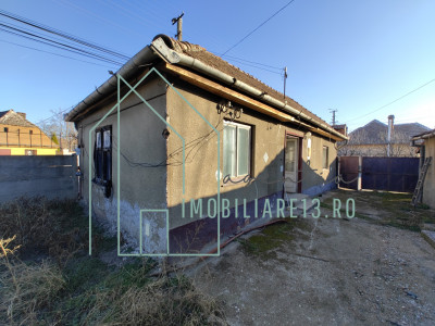 Casa pretabila pentru spatii comerciale, zona Pietii Sebes Alba