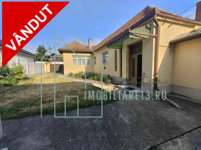 Casa cu 4 camere, iesire la râu, zona semicentrală, 1.317 mp teren