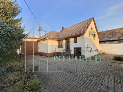 Casa de inchiriat pretabila pentru afterschool / birouri in Sebes Alba