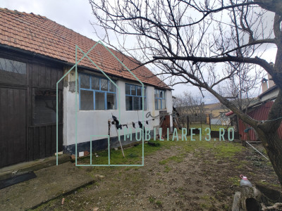 Casa romaneasca cu 1.789 mp teren in satul Deal, Calnic, jud. Alba